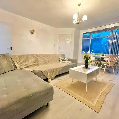 Spacious, Bright, Private Family Leeds (West Yorkshire)
