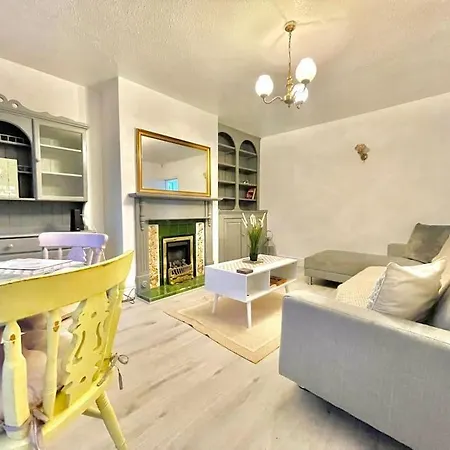Spacious, Bright, Private Family *