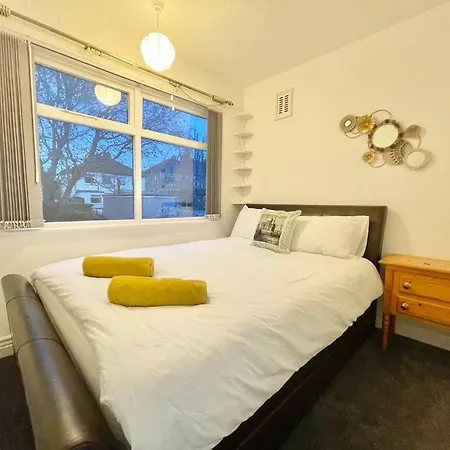 Spacious, Bright, Private Family بيت للعطل