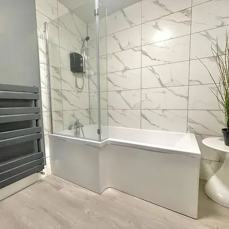Spacious, Bright, Private Family بيت للعطل ليدز