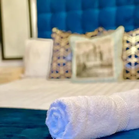 Spacious, Bright, Private Family بيت للعطل