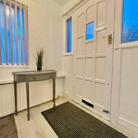 بيت للعطل Spacious, Bright, Private Family ليدز
