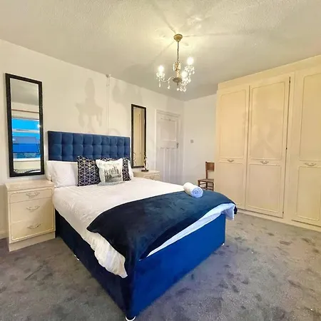 بيت للعطل Spacious, Bright, Private Family