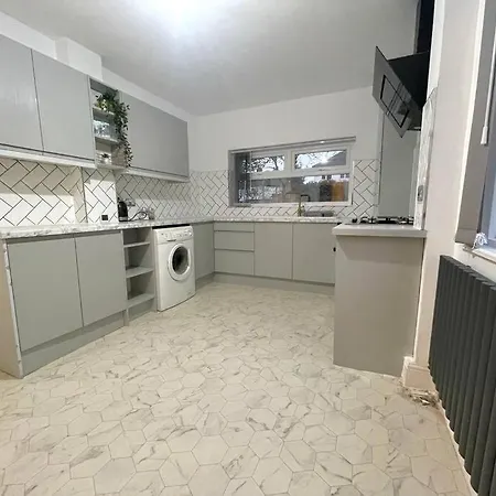 Spacious, Bright, Private Family