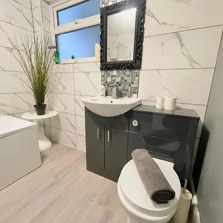 بيت للعطل Spacious, Bright, Private Family