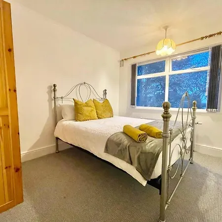 Spacious, Bright, Private Family *
