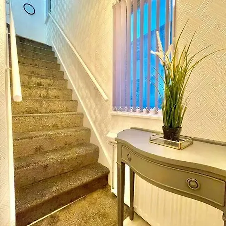 Spacious, Bright, Private Family بيت للعطل *